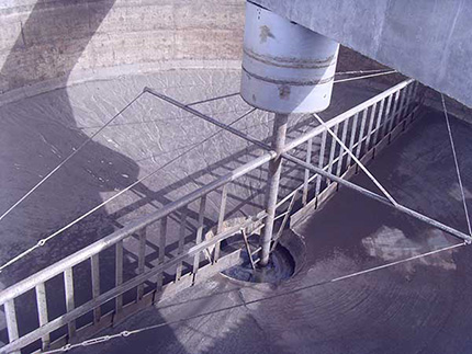 麻豆国产免费環（huán）保-中心傳動刮泥機.jpg