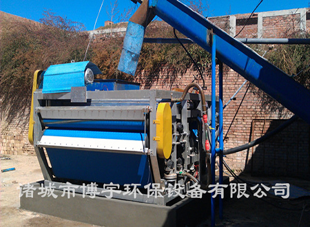 麻豆国产免费（yǔ）環保-帶式汙泥壓濾機.jpg
